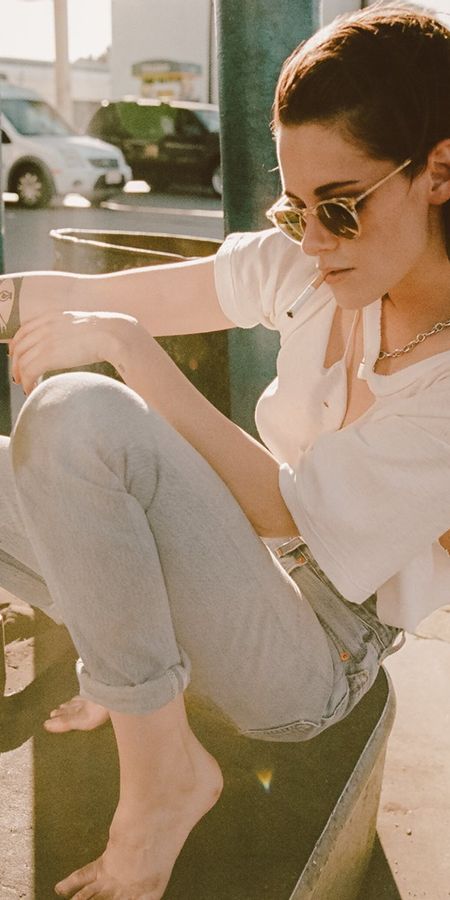 Phone wallpaper: Kristen Stewart, Brunette, Sunglasses, American, Celebrity, Short Hair, Actress, Smoking free download