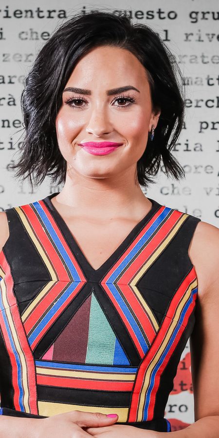Phone wallpaper: Music, Smile, Singer, Brown Eyes, Black Hair, Short Hair, Lipstick, Demi Lovato free download