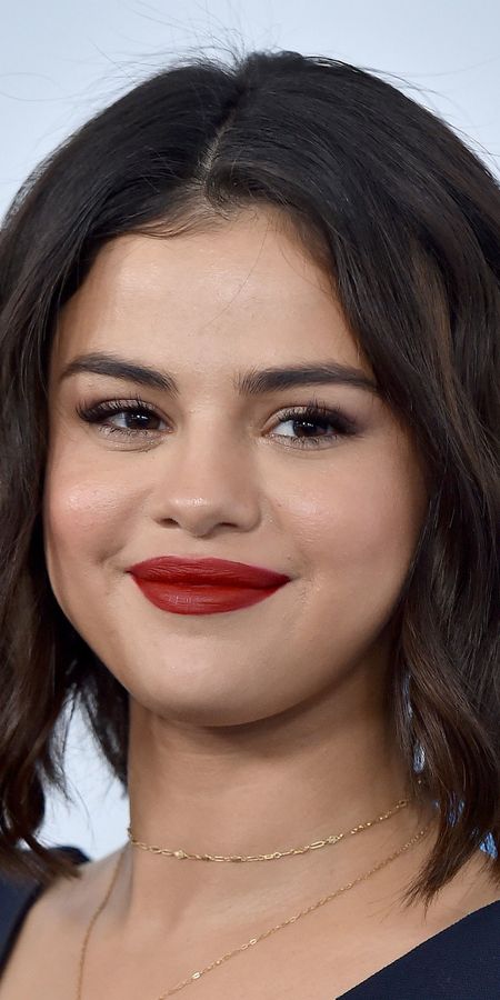 Phone wallpaper: Music, Selena Gomez, Singer, Face, Brunette, Brown Eyes, Short Hair, Actress, Lipstick free download