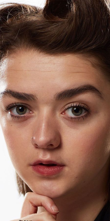 Phone wallpaper: Close Up, Face, Brunette, British, Celebrity, Short Hair, Actress, Maisie Williams free download