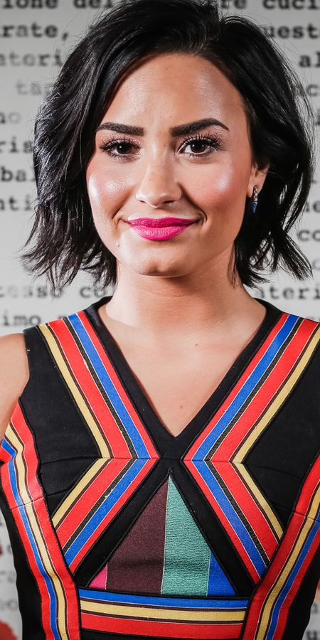 Phone wallpaper: Music, Smile, Brunette, Brown Eyes, Short Hair, Lipstick, Demi Lovato free download